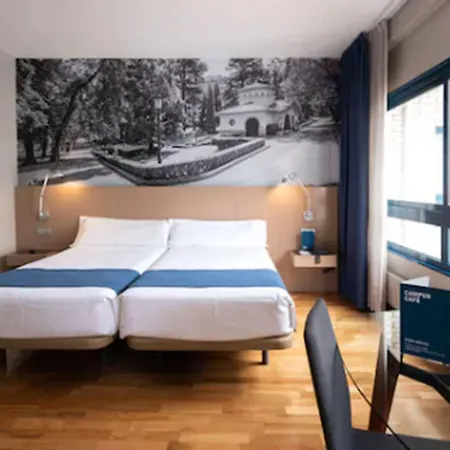 Campus Aparthotel 3*