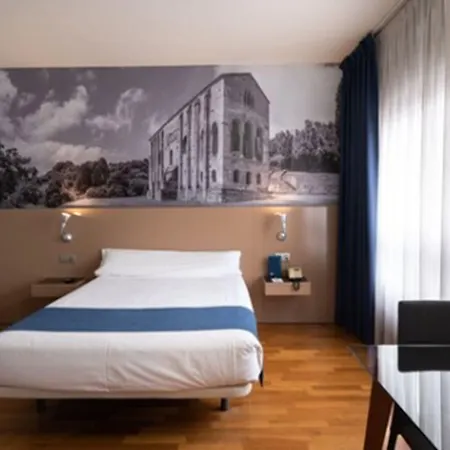 Aparthotel Campus 3*