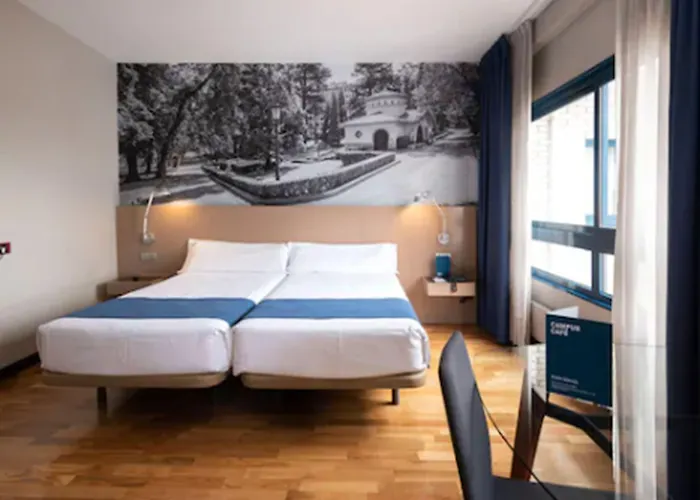 Campus Aparthotel 3*