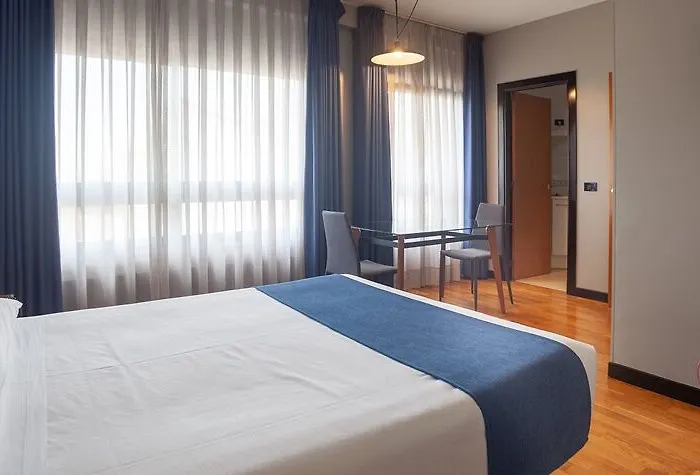 Campus Aparthotel 3*